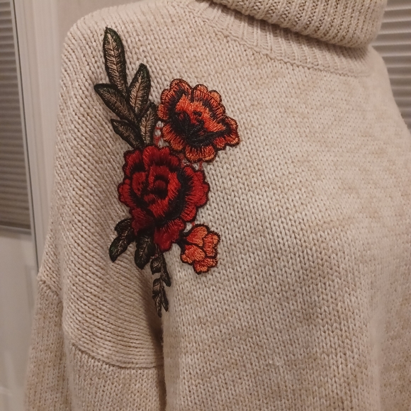 4/$40 Cream Knit Turtleneck Sweater - Size Medium - Picture 2 of 6